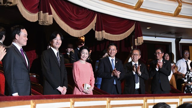 Hoàng thái tử Nhật Bản và công nương dự ra mắt vở opera “Công nữ Anio“