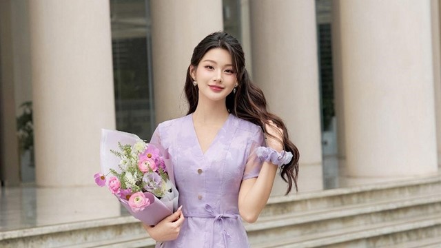 Gam màu dịu dàng cho set đồ công sở 