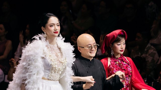 Sao mai Nguyễn Thu Hằng tái xuất ấn tượng, đẹp mị hoặc trong show thời trang của Cao Minh Tiến 