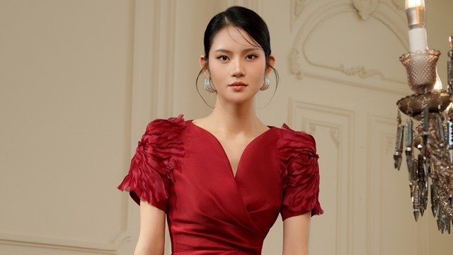 Xao xuyến với những thiết kế dạ hội đậm chất điện ảnh, tôn vinh khí chất nữ quyền
