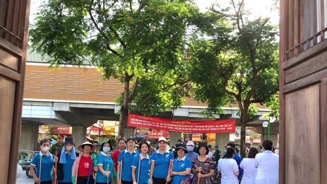 Phụ nữ phường Thanh Xuân hào hứng tổng vệ sinh môi trường, xây dựng phường đáng sống 