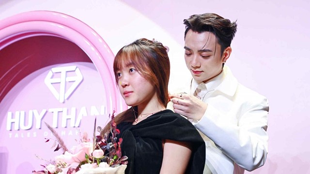 Fan SOOBIN đấu giá trang sức hàng trăm triệu gây quỹ xây điểm trường vùng cao 