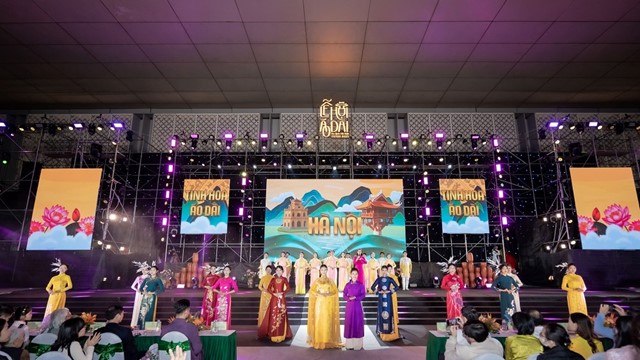 Lễ hội Áo dài Du lịch Hà Nội năm 2025 góp phần đưa Áo dài trở thành “Đại sứ du lịch” 