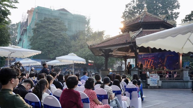 “Âm nhạc cuối tuần”: Điểm hẹn nghệ thuật, không gian sáng tạo mới bên hồ Gươm