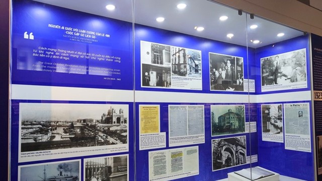  Trưng bày chuyên đề "Dấu chân Hồ Chí Minh trên quê hương Cách mạng tháng Mười"