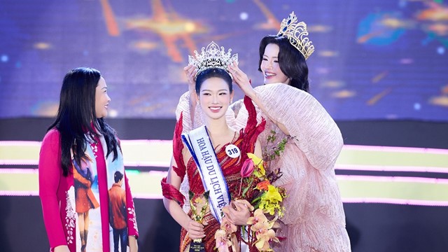 Cô gái Hà Nội đang theo học Thạc sĩ đăng quang Hoa hậu Du lịch Việt Nam 2026