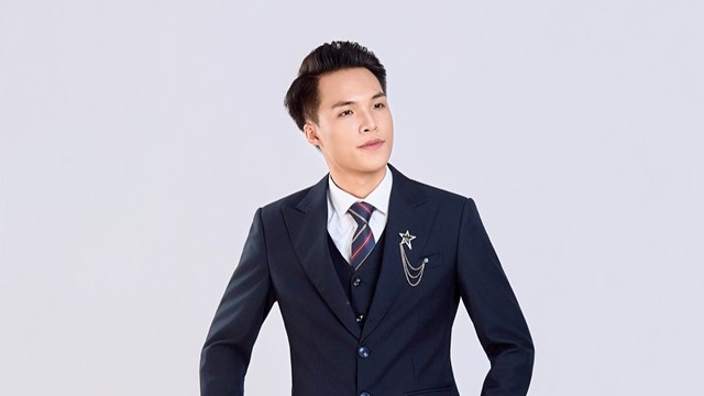 Giải Ba Tiếng hát Hà Nội 2025 Hoàng Hiệp rèn giũa bản thân bằng cách hát acoustic trong dự án mới 