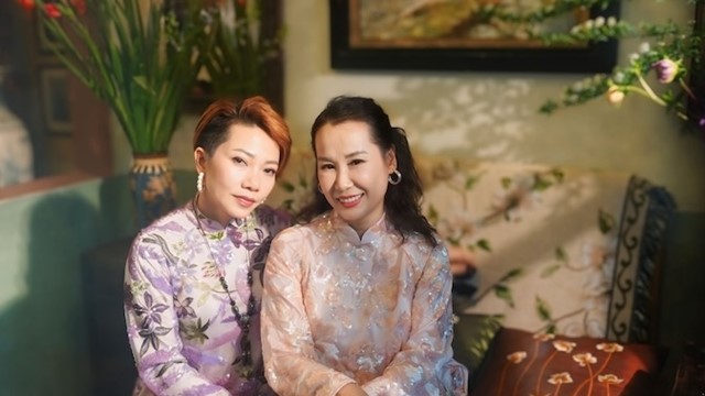 “Hà Nội những sắc hoa mùa xuân”- bức họa âm nhạc lãng mạn, đầy chất thơ về Tết Hà Nội của Giáng Son và Hà Trần 