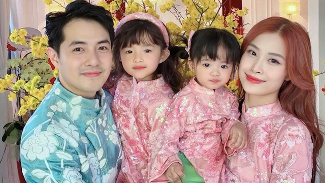 Nghệ sĩ Việt xúng xính diện áo dài đón chào năm mới 