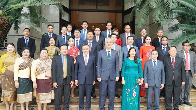 Tình đoàn kết đặc biệt và hợp tác toàn diện Lào-Việt Nam