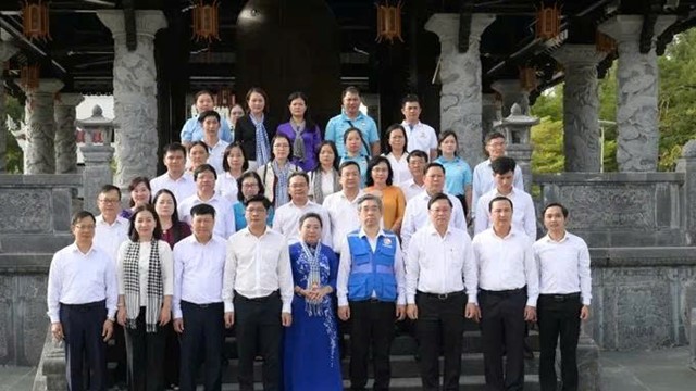 Đoàn đại biểu Cụm thi đua Ủy ban MTTQ Việt Nam các thành phố trực thuộc Trung ương dâng hoa, dâng hương tại đặc khu Côn Đảo