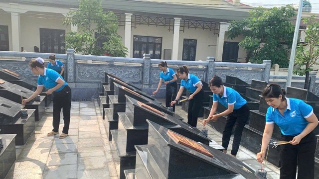 Xã Mê Linh: Ra quân hưởng ứng “Ngày cuối tuần xanh” tri ân các anh hùng, liệt sĩ