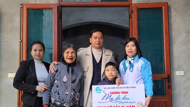 Tấm lòng vàng “đỡ đầu” các con mồ côi tại thôn Cư An