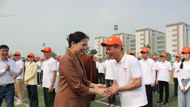 Phó Chủ tịch Uỷ ban MTTQ Việt Nam Hà Thị Nga gặp mặt, động viên khối diễu hành “Đại đoàn kết các dân tộc Việt Nam”
