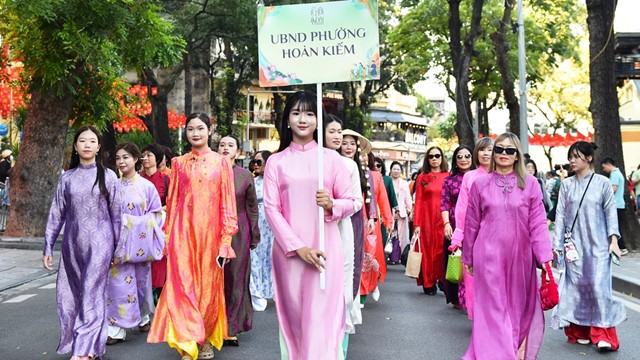 Diễu hành Áo dài Du lịch Hà Nội 2025: Tỏa sáng di sản áo dài Thủ đô