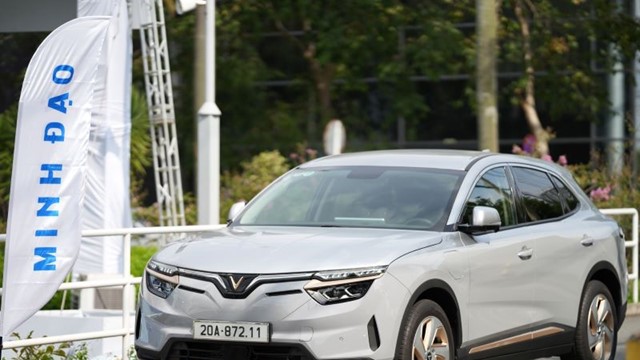 Lăn bánh chỉ gần 900 triệu đồng, VinFast VF 8 là mẫu xe “đáng đồng tiền bát gạo” dịp Tết này