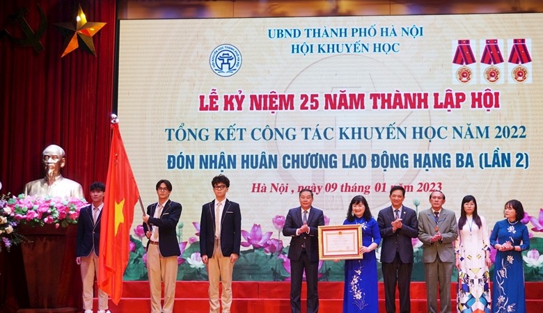 Kỷ niệm 25 năm ngày thành lập và đón nhận Huân chương Lao động hạng Ba