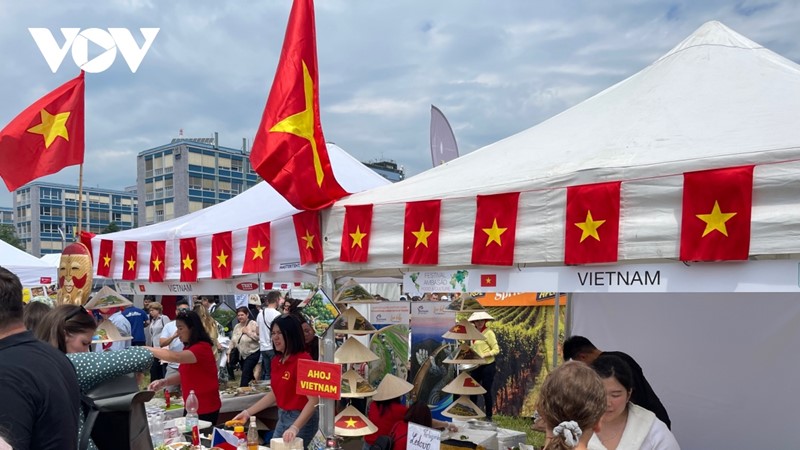 Quảng bá hình ảnh Việt Nam trong Lễ hội Văn hóa và Ẩm thực các Đại sứ quán 2023