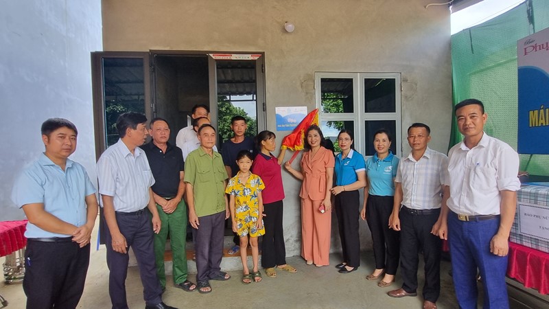 Bàn giao “Mái ấm tình thương” cho hội viên phụ nữ có hoàn cảnh khó khăn