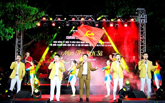 Chương trình nghệ thuật với chủ đề “Mùa Thu lịch sử”