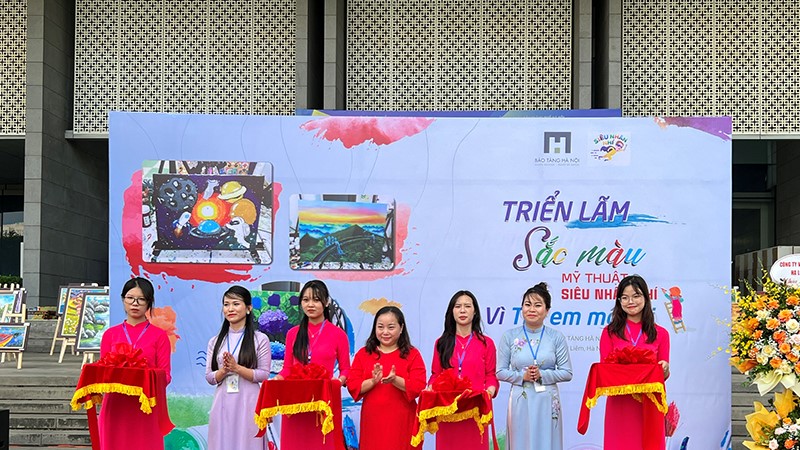 Triển lãm tranh “Sắc màu” tổ chức đến hết ngày 30/9/2023