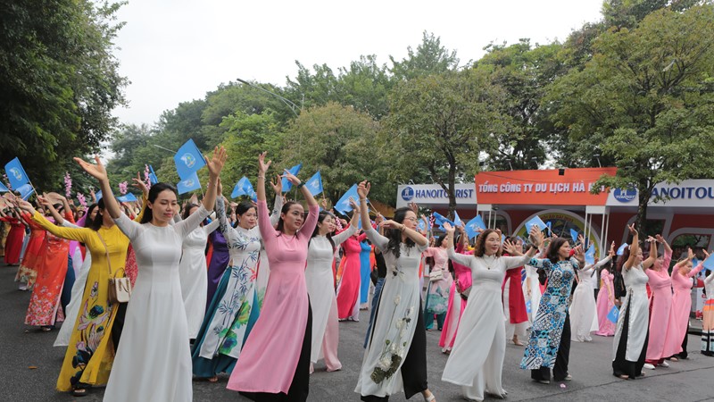  Sẵn sàng cho Chương trình đồng diễn áo dài “Phụ nữ Thủ đô - Hội nhập và phát triển” năm 2023