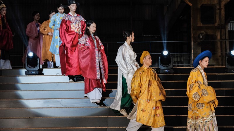 Mong muốn mang cổ phục Việt đến gần hơn với thế hệ trẻ  