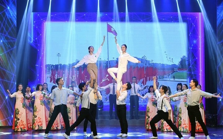 “Vàng son VOV” - tri ân và tôn vinh các thể hệ nhạc sĩ, nghệ sĩ 