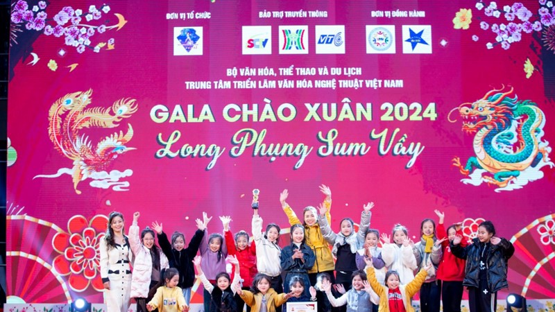 “Long Phụng sum vầy“- Chương trình đầm ấm Tết Giáp Thìn