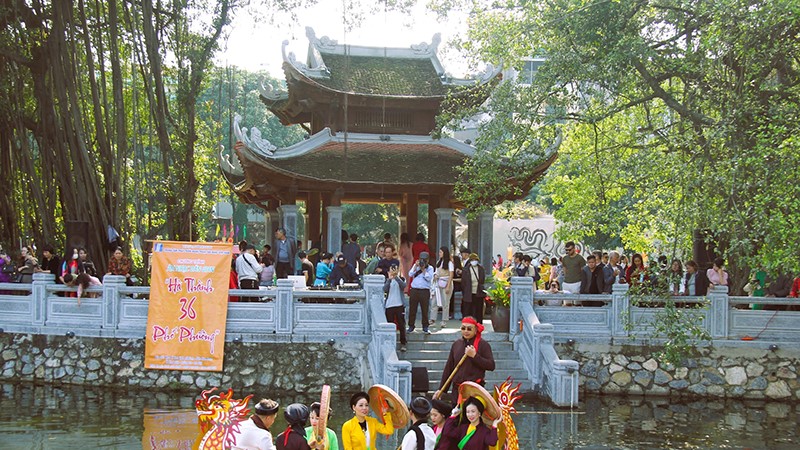 Đông đảo du khách đến Văn Miếu - Quốc Tử Giám dịp Tết Giáp Thìn