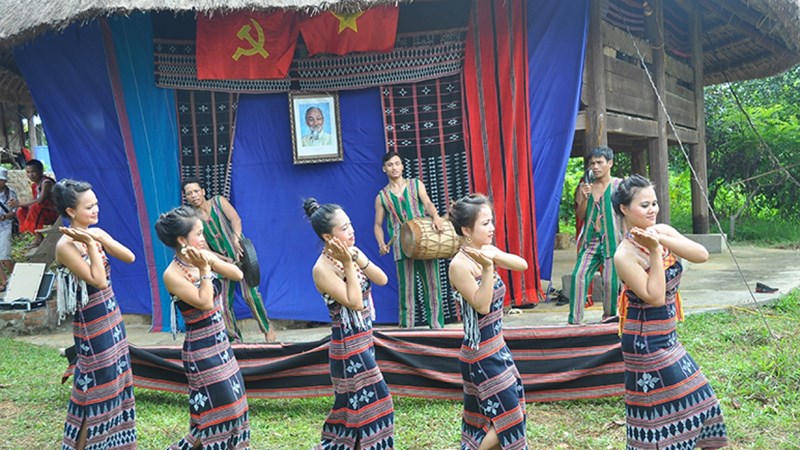 “Theo dấu chân Người” tại Làng Văn hóa du lịch các dân tộc Việt Nam