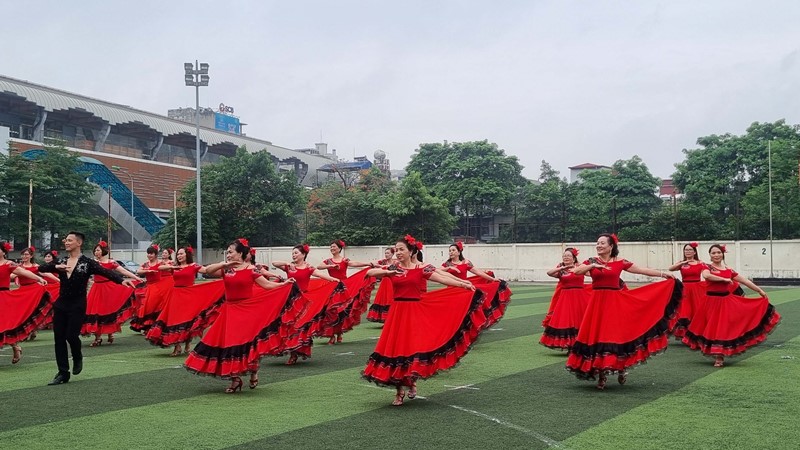   Liên hoan các đội dân vũ, khiêu vũ thể thao chào mừng kỷ niệm 70 năm ngày Giải phóng Thủ đô