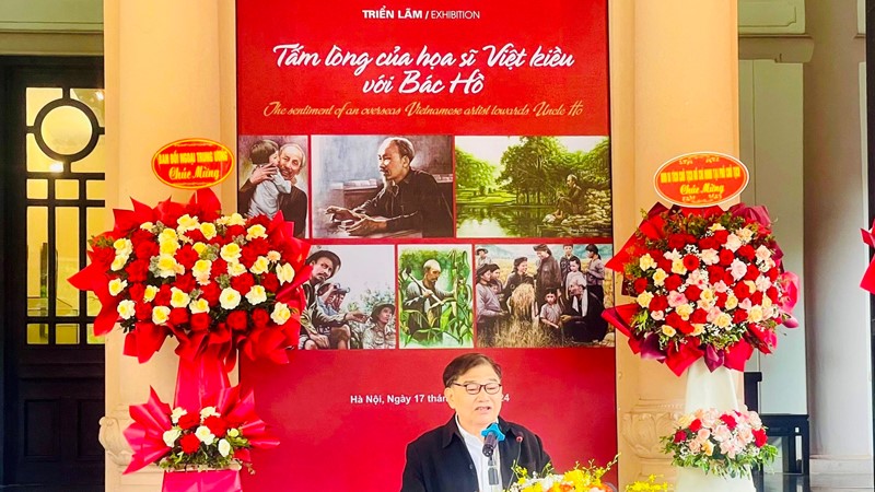  Triển lãm “Tấm lòng của họa sĩ Việt kiều với Bác Hồ”