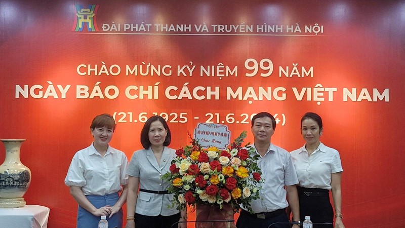 Lãnh đạo Hội LHPN Hà Nội đi thăm, chúc mừng nhân kỷ niệm 99 năm ngày Báo chí cách mạng Việt Nam