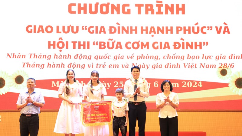 Hội LHPN Huyện Mê Linh: Giao lưu “Gia đình hạnh phúc”, trổ tài với “Bữa cơm gia đình” 