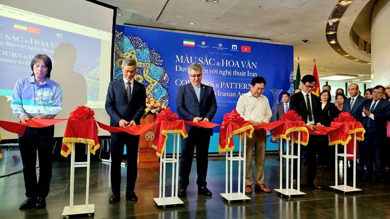  Triển lãm “Màu sắc và Hoa văn: Đường đến với nghệ thuật Iran”