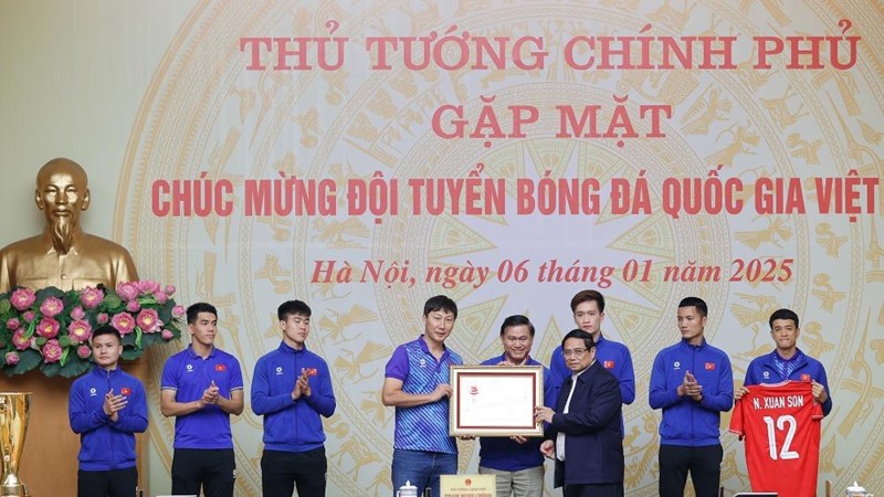 Tặng Huân chương Lao động cho tuyển Việt Nam và 6 cầu thủ 