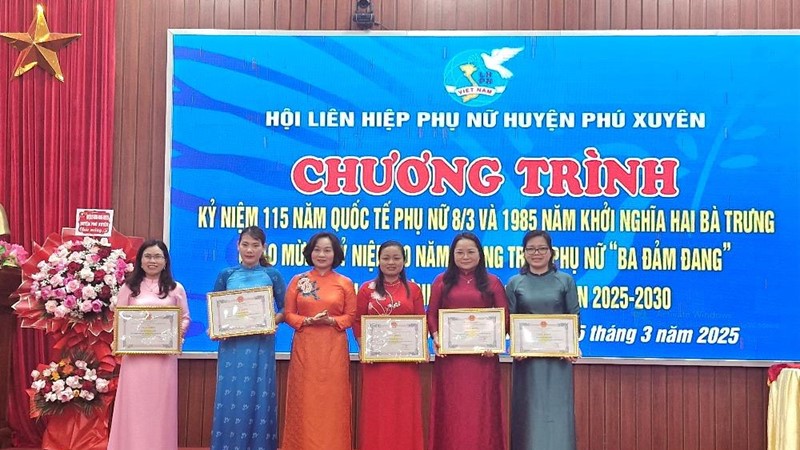 Phụ nữ Phú Xuyên tự hào truyền thống Ba đảm đang 