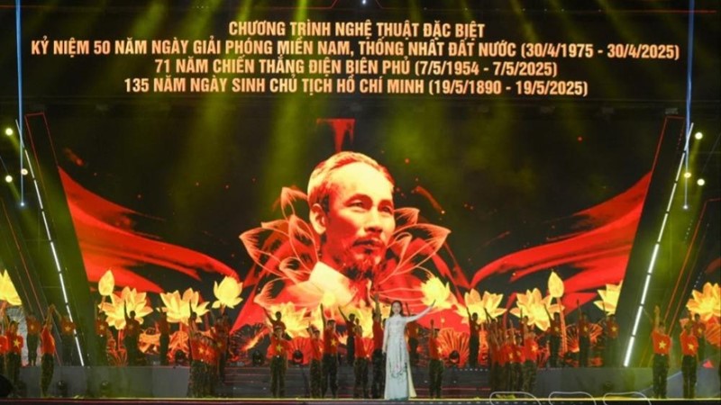 Ấn tượng chương trình nghệ thuật đặc biệt Non sông gấm vóc - Một dải vinh quang
