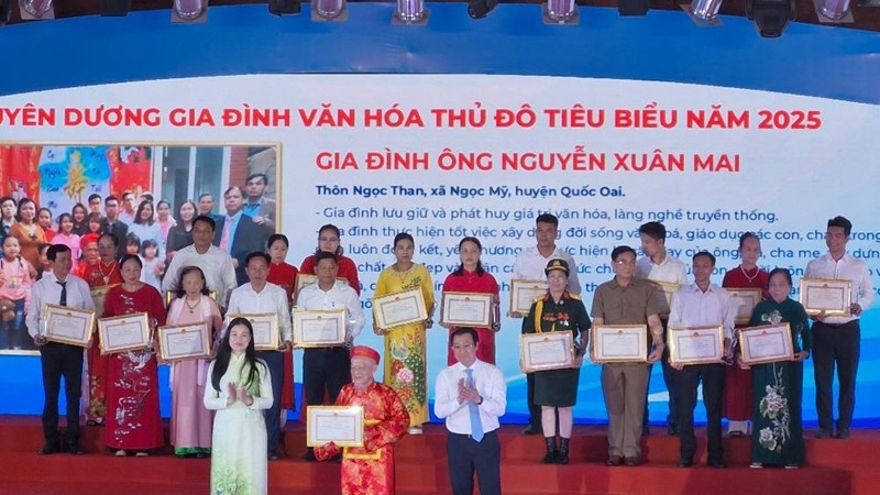 Tôn vinh 80 gia đình văn hóa tiêu biểu Thủ đô năm 2025 