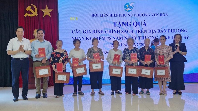 Hội LHPN phường Yên Hòa tổ chức gặp mặt cán bộ hội phụ nữ phường 