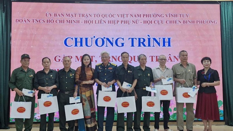 Hội LHPN phường Vĩnh Tuy gặp mặt tri ân đối tượng chính sách 