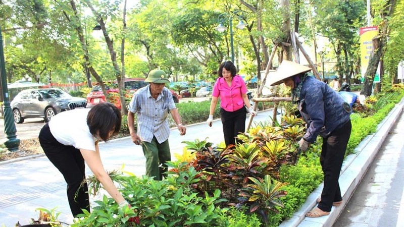 Ủy ban MTTQ Việt Nam phường Bạch Mai hưởng ứng chương trình ra quân tổng vệ sinh môi trường 