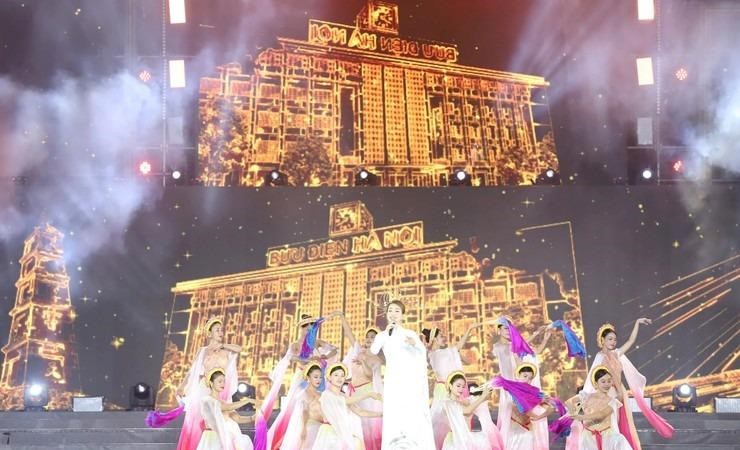 Chương trình nghệ thuật chính luận “Dưới cờ vinh quang” 