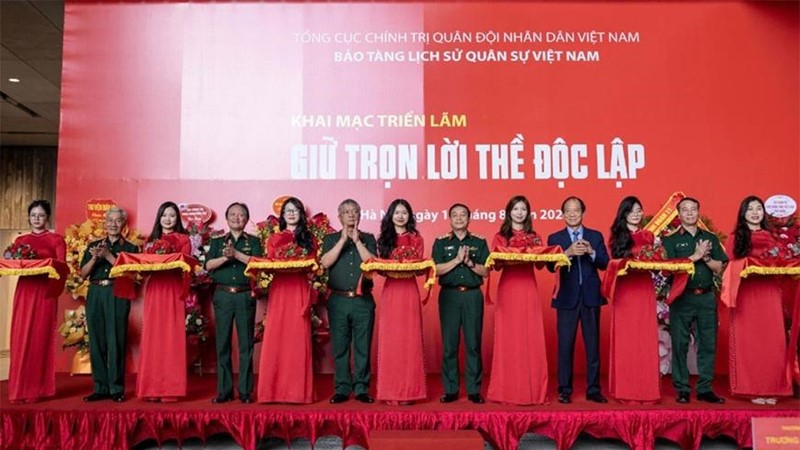Khai mạc Triển lãm “Giữ trọn lời thề độc lập“