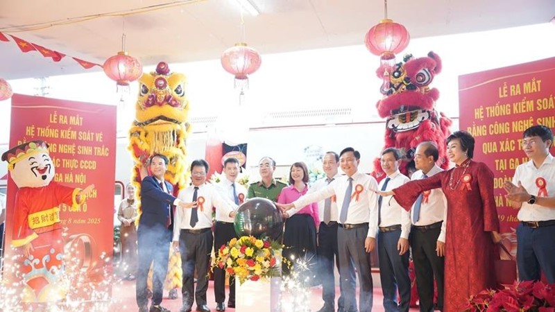 Ra mắt Đoàn tàu du lịch 5 Cửa Ô và Hệ thống kiểm soát vé công nghệ sinh trắc học
