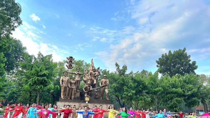 Phụ nữ phường Hai Bà Trưng đồng diễn dân vũ chào mừng Quốc khánh 2/9