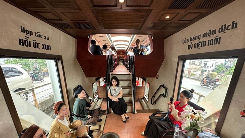 Đoàn tàu du lịch văn hoá “Hà Nội 5 Cửa Ô - The Hanoi Train” chính thức đưa vào vận hành