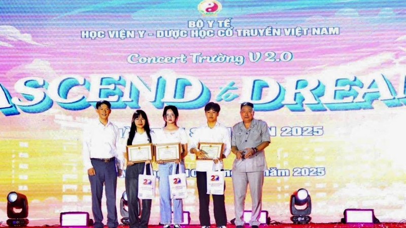 Học viện Y - Dược học cổ truyền Việt Nam chào đón hơn 1.000 tân sinh viên 