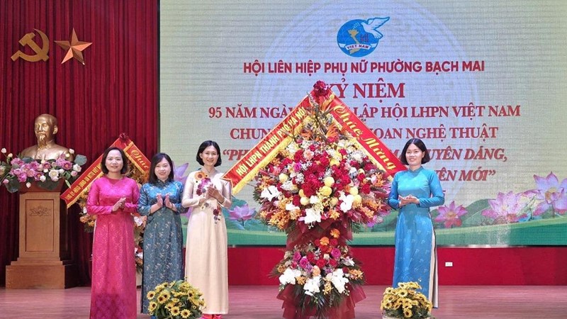 Phụ nữ phường Bạch Mai duyên dáng, sáng tạo bước vào kỷ nguyên mới